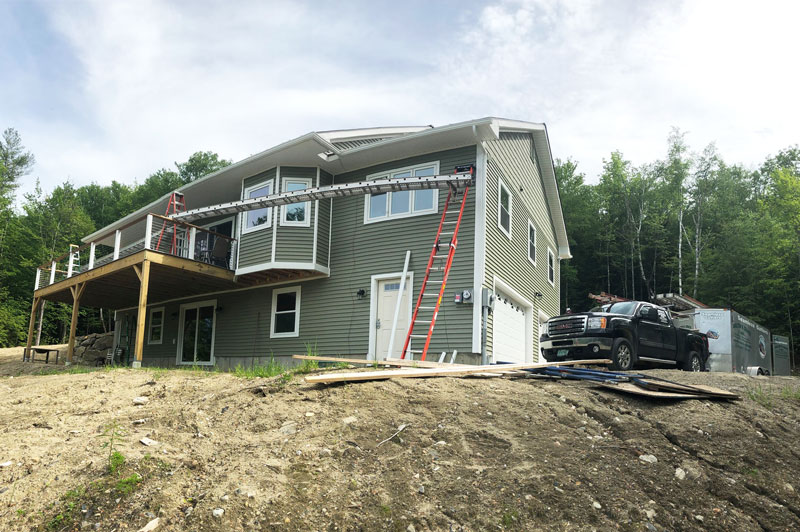 House with new siding instaled by Drlton W Cenate & Sons